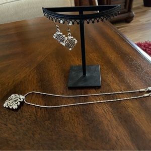 Beautiful filigree design Alcazar heart necklace with earrings